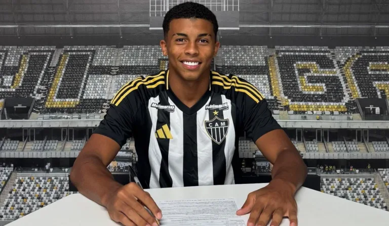 Capixaba Pedro Xavier, 16 anos, assina primeiro contrato profissional com o Atlético-MG