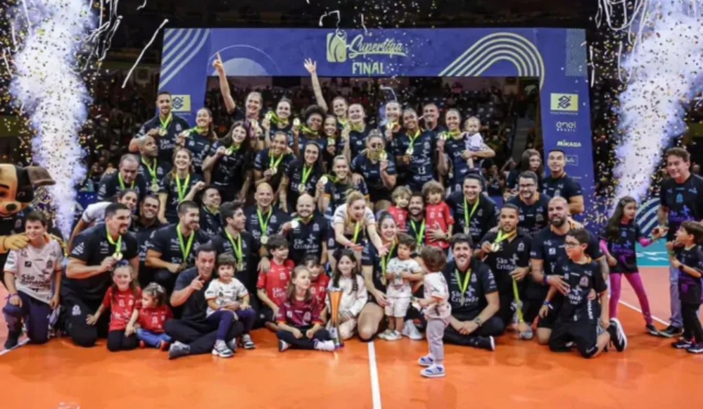 Osasco é campeão da Superliga Feminina de Vôlei