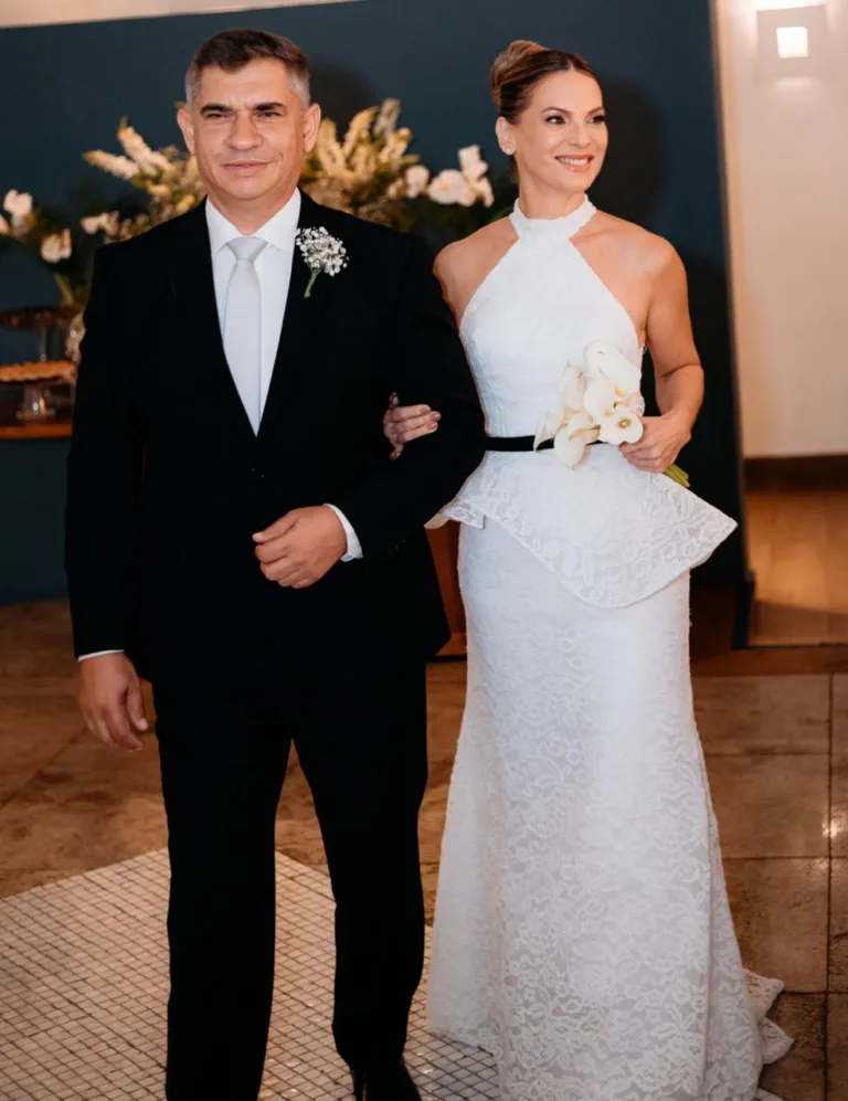 Sete anos para namorar e três para casar em cerimônia chique e intimista