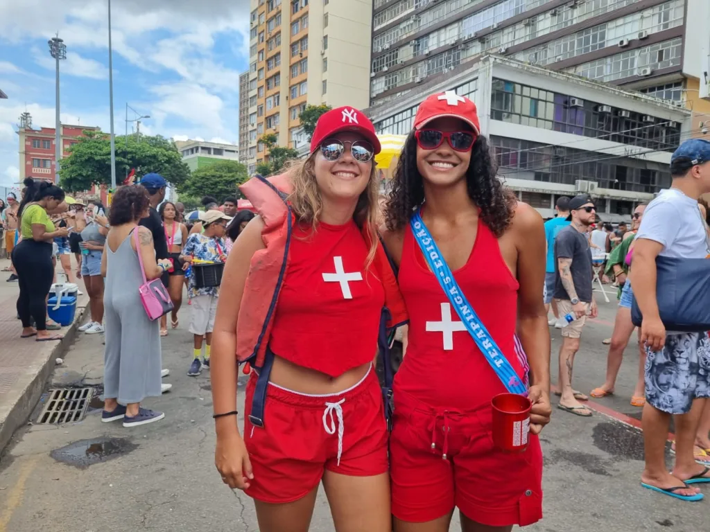 Foliões foram fantasiados para o Regional da Nair