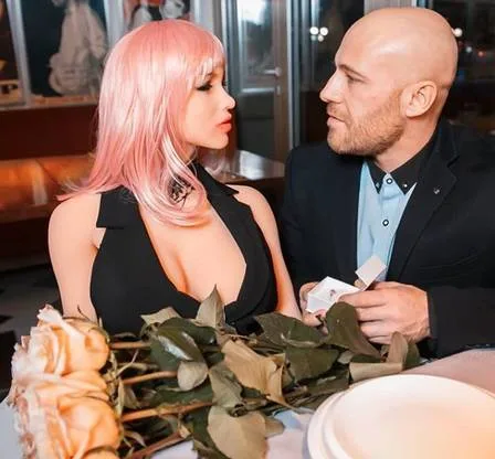 Yuri Tolochko e a boneca Luna