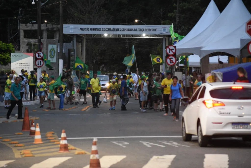 Manifestantes em Vila Velha