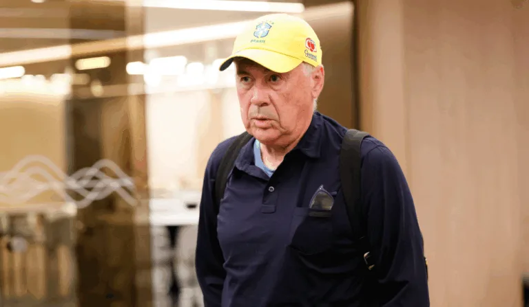 Carlos Ancelotti recebeu boné da CBF (Foto @rafaelribeirorio)