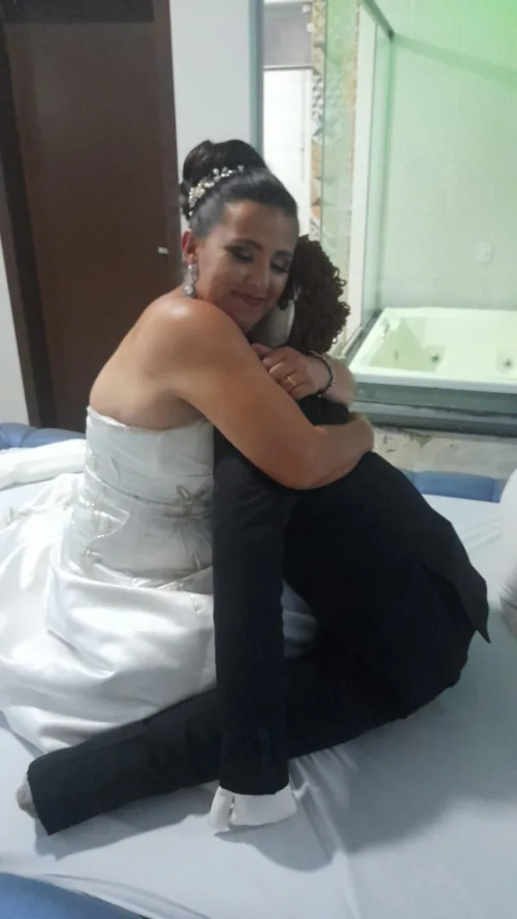 Mulher se casa com boneco de pano em Minas Gerais
