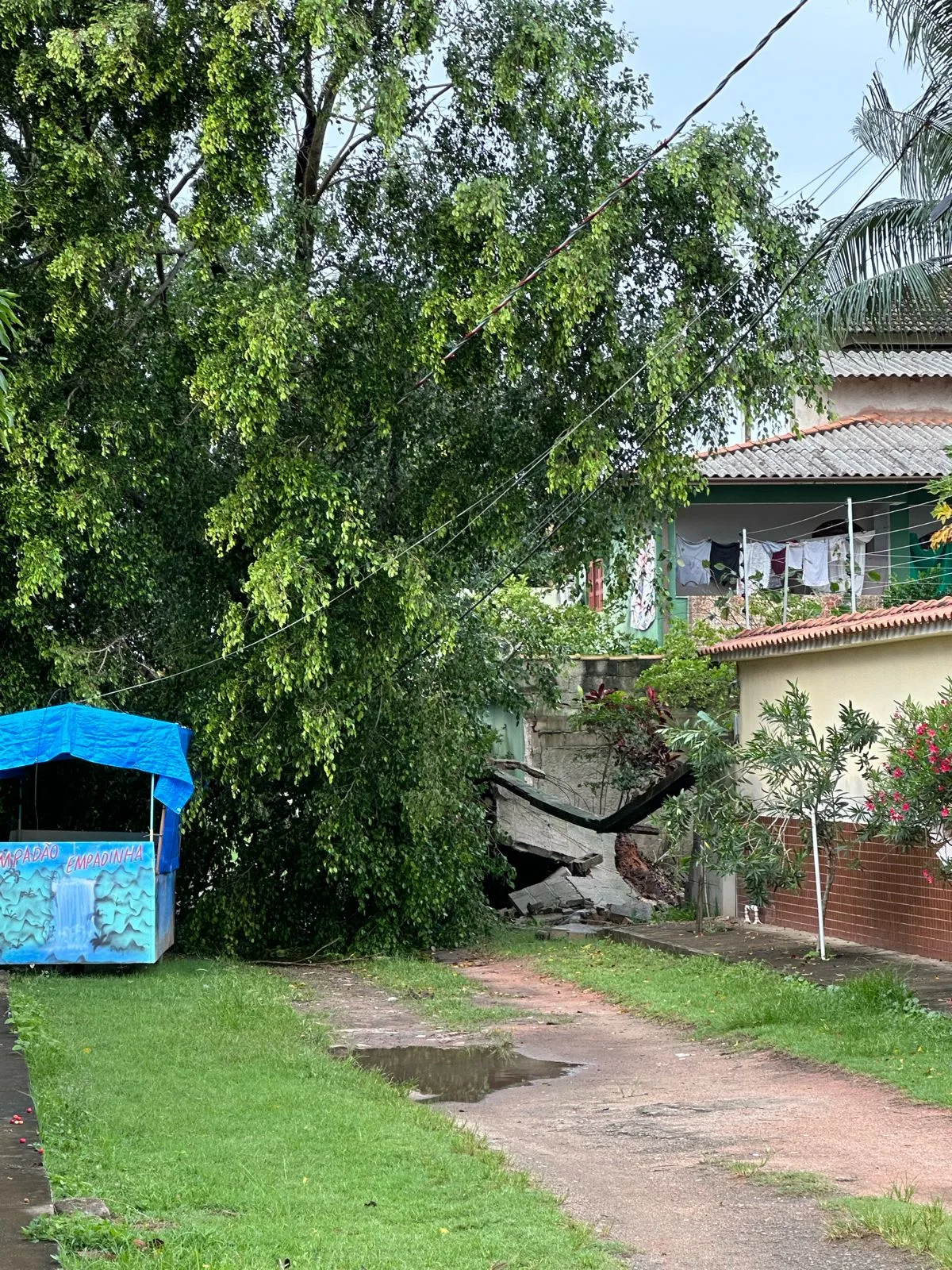 Cai muro Guarapari