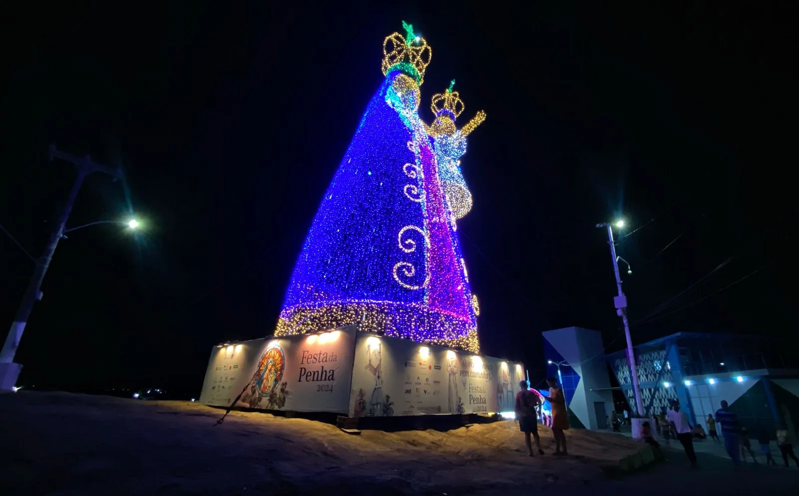 Santa iluminada