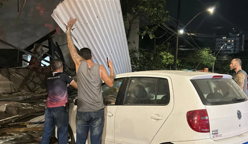 Desabamento do Ginásio Jones dos Santos Neves em Bento Ferreira
