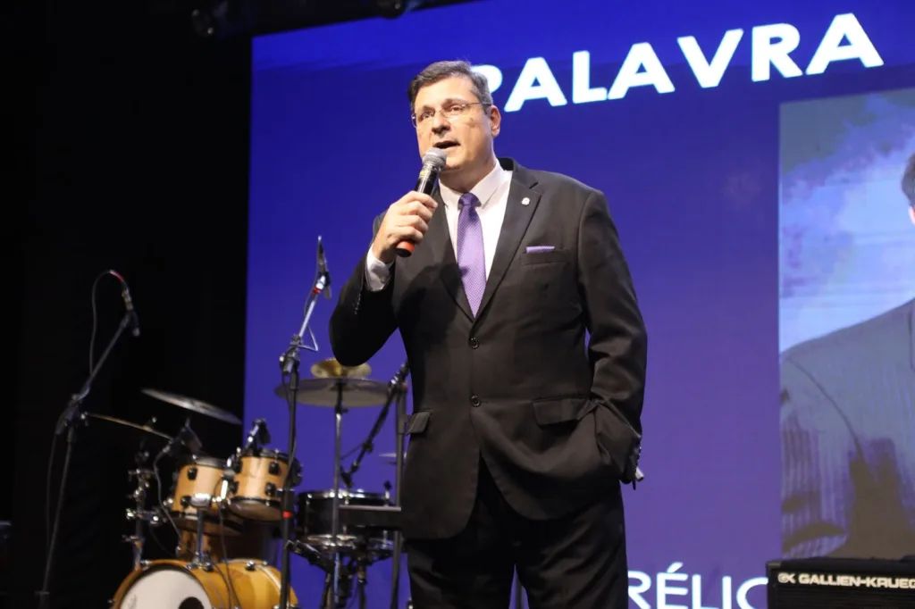 62 anos do corretor de imóvel