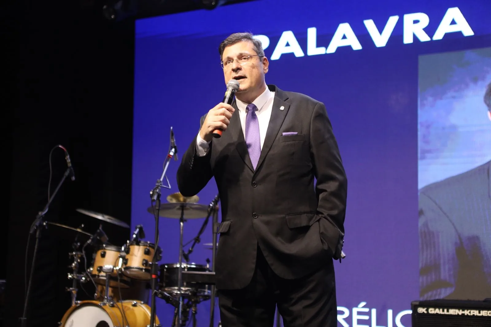 62 anos do corretor de imóvel