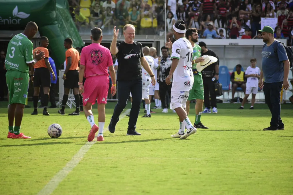Jogo do Ronaldinho no Kleber Andrade, em Cariacica