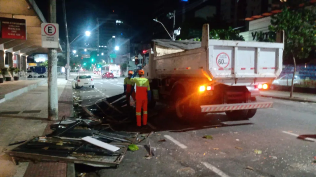 Queda de placa em Vitória