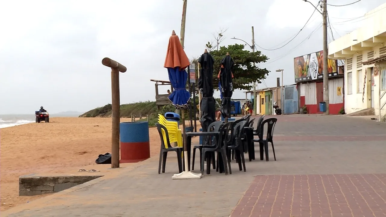 Pedreiro é baleado em Praia dos Recifes, Vila Velha