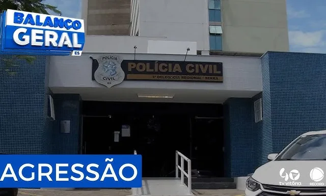 Mulher é agredida com capacete e o motivo da surra é bizarro