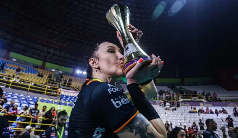 Tiffany Abreu é a primeira atleta trans campeã da Superliga Feminina de Vôlei (Foto: @cbvolei)