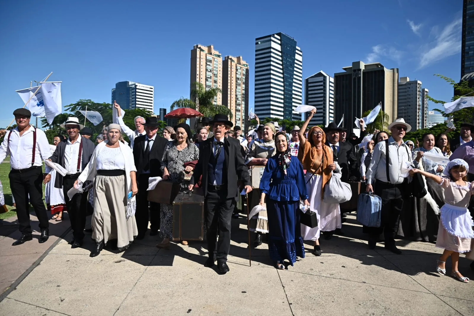 cortejo marítimo da programação dos 150 anos da imigração italian