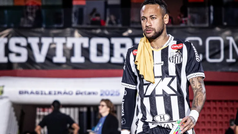 Neymar BRASILEIRÃO - Vitória x Santos - Estádio Barradão (25/05/2025) - Fotos: Raul Baretta/ Santos FC.