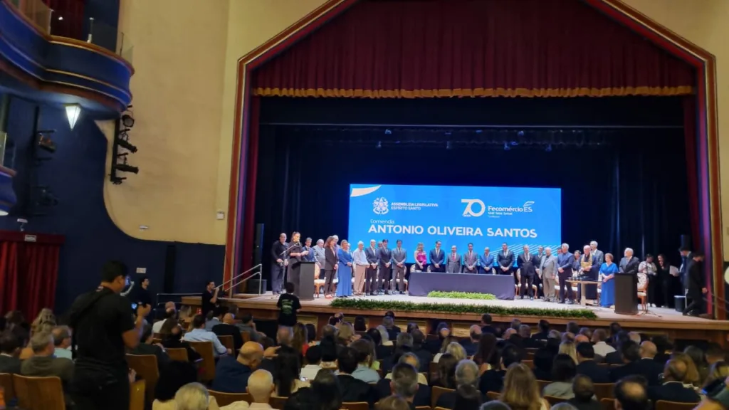 Grupo Buaiz recebe comenda em homenagem a Americo