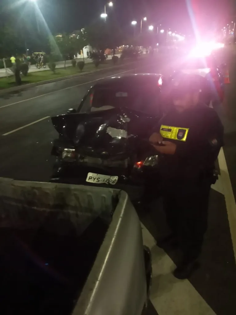 Motorista e passageira de carro fogem com filho após acidente em Vitória