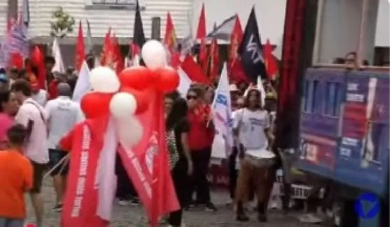 Manifestação aconteceu no Centro da capital

Reprodução/TV Vitória