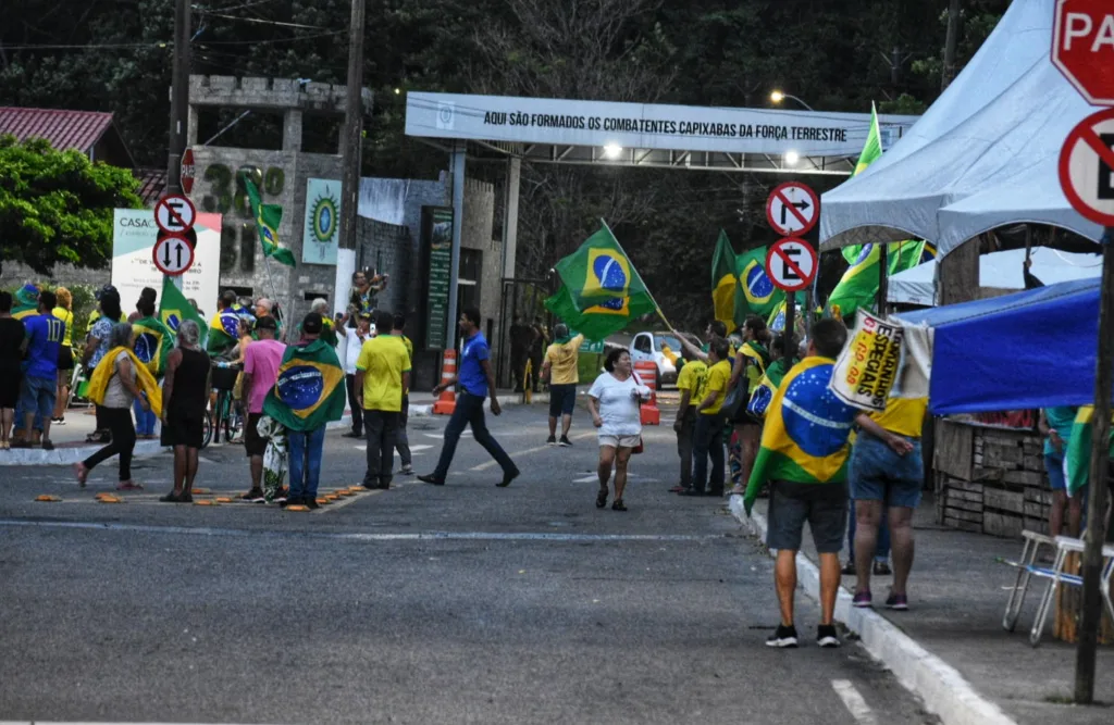 Manifestantes em Vila Velha