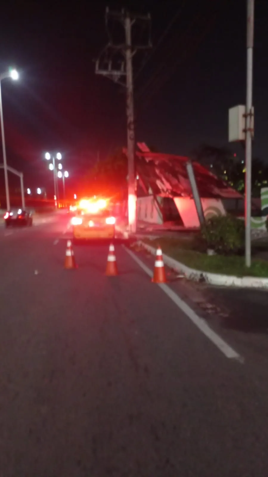 Queda de placa em Camburi