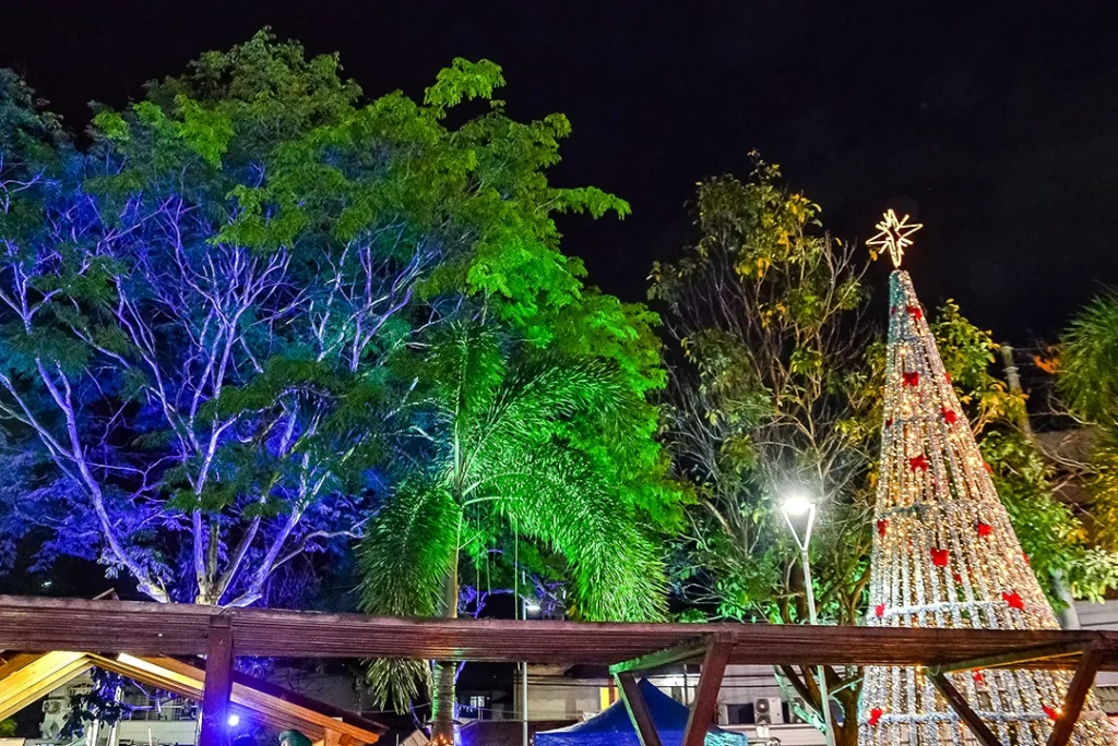 Praça Nilze Mendes, em Jardim Camburi