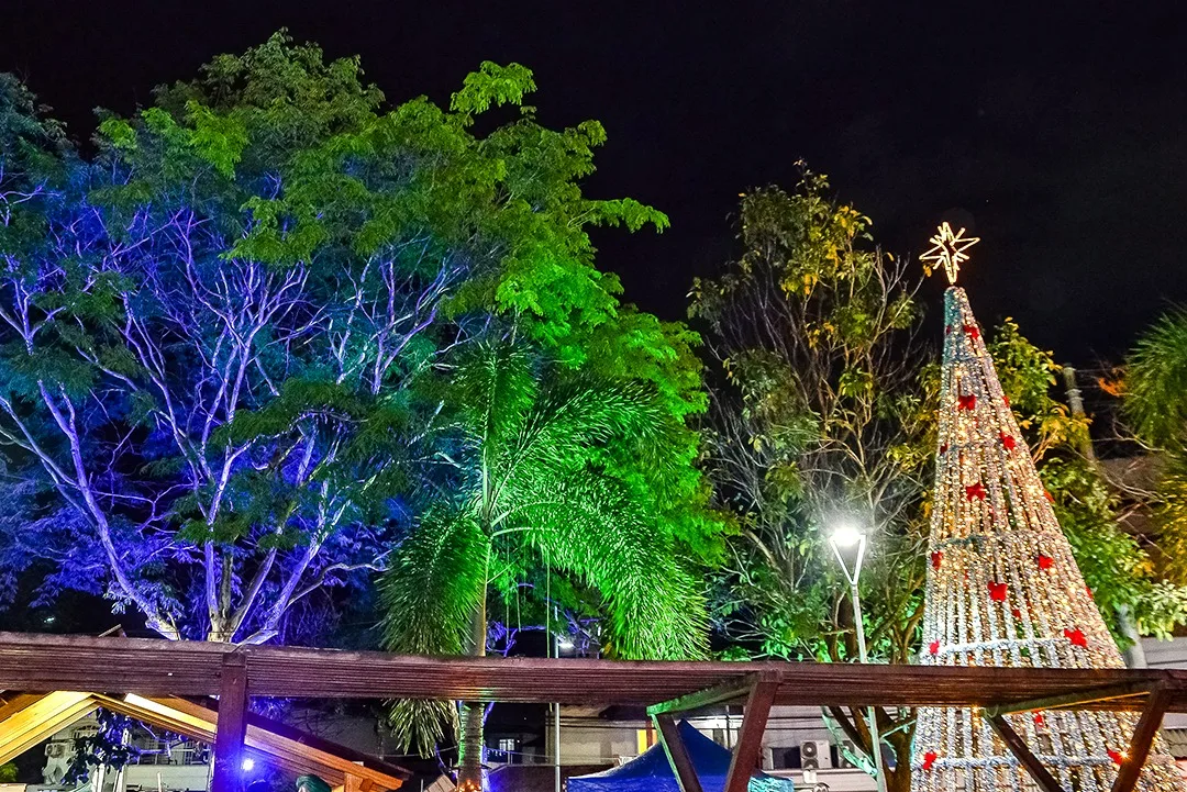 Praça Nilze Mendes, em Jardim Camburi