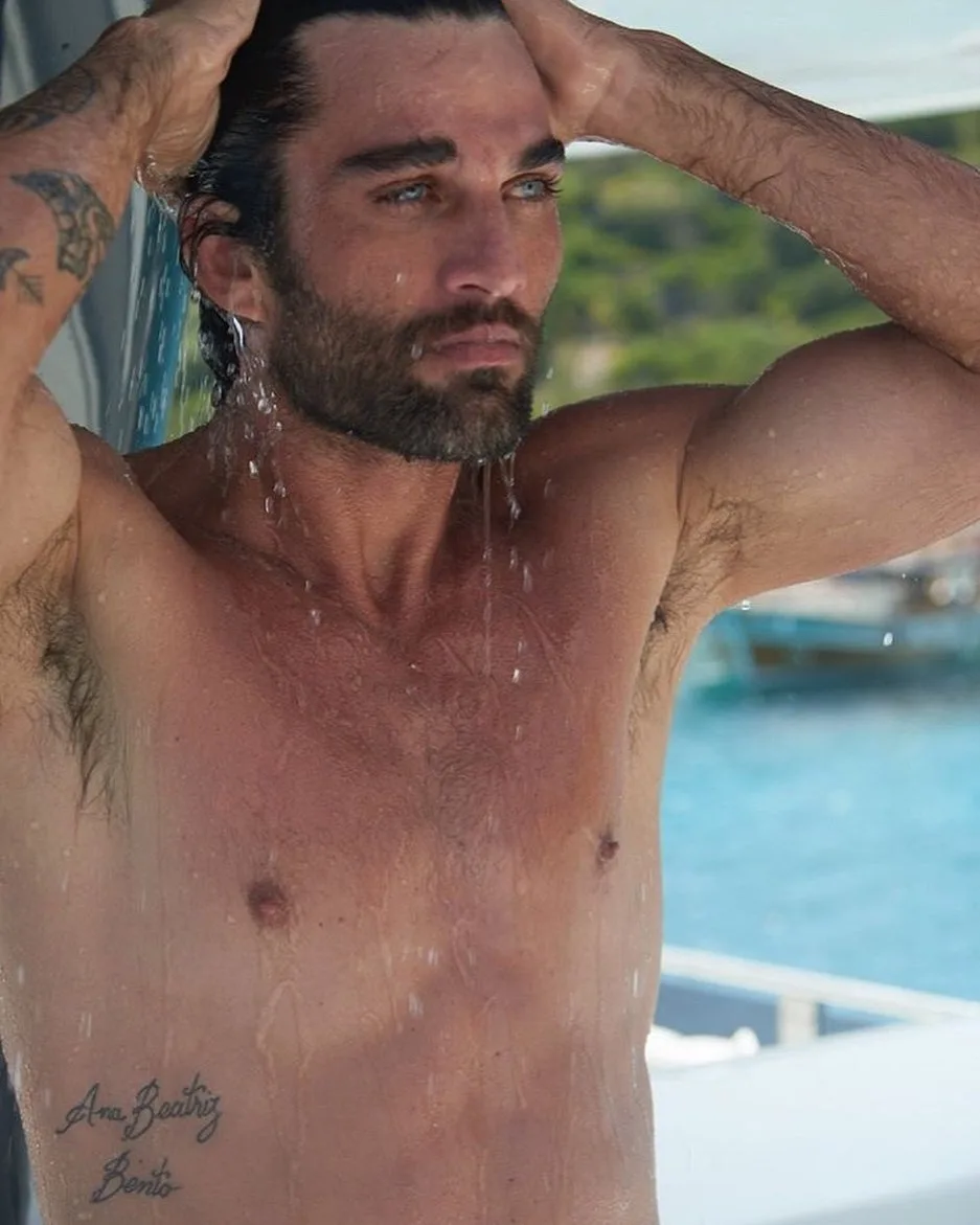 O modelo Tiago Garcia