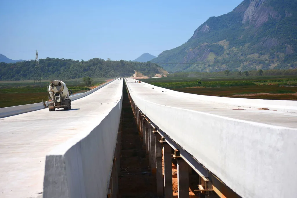 Obras no contorno do Mestre Álvaro