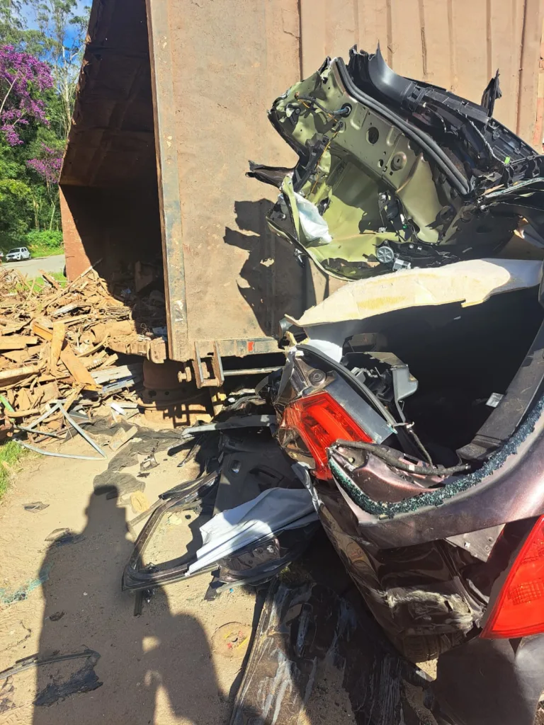 Destruição após acidente em Marechal Floriano