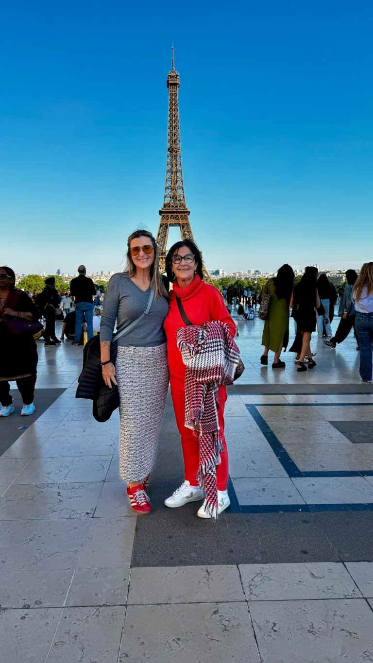 Viagem de mãe e filha para celebrar meio século de vida em Paris