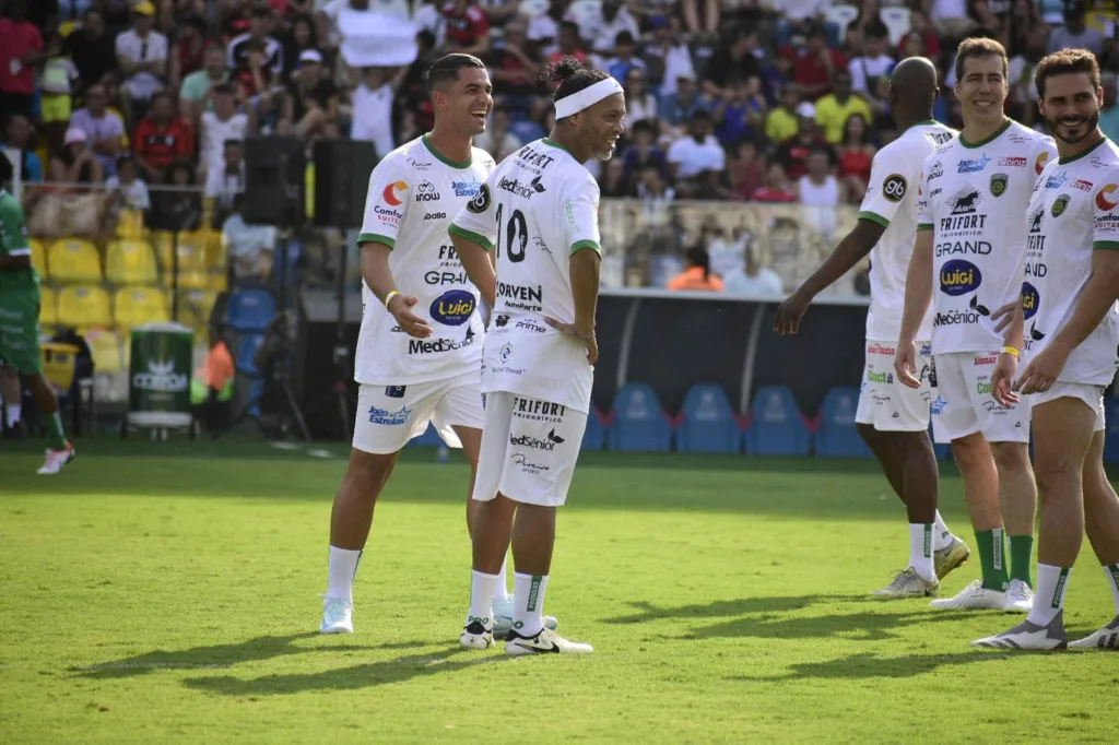 Jogo do Ronaldinho no Kleber Andrade, em Cariacica