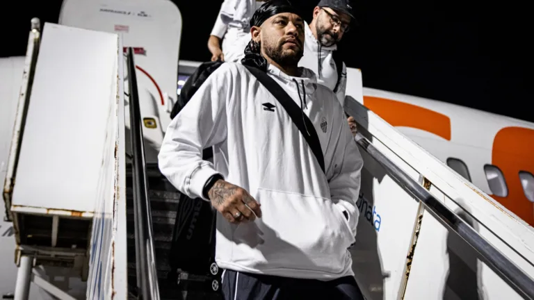 Neymar na chegada do Santos a Alagoas