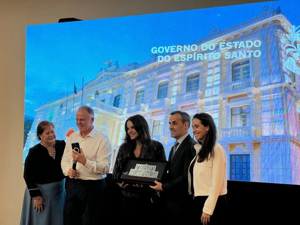 Hilda Cabas ganha homenagem do governador Renato Casagrande no Palácio Anchieta