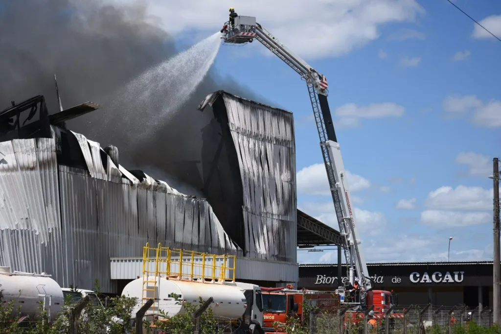 Incendio fábrica Cacau Show Linhares ES