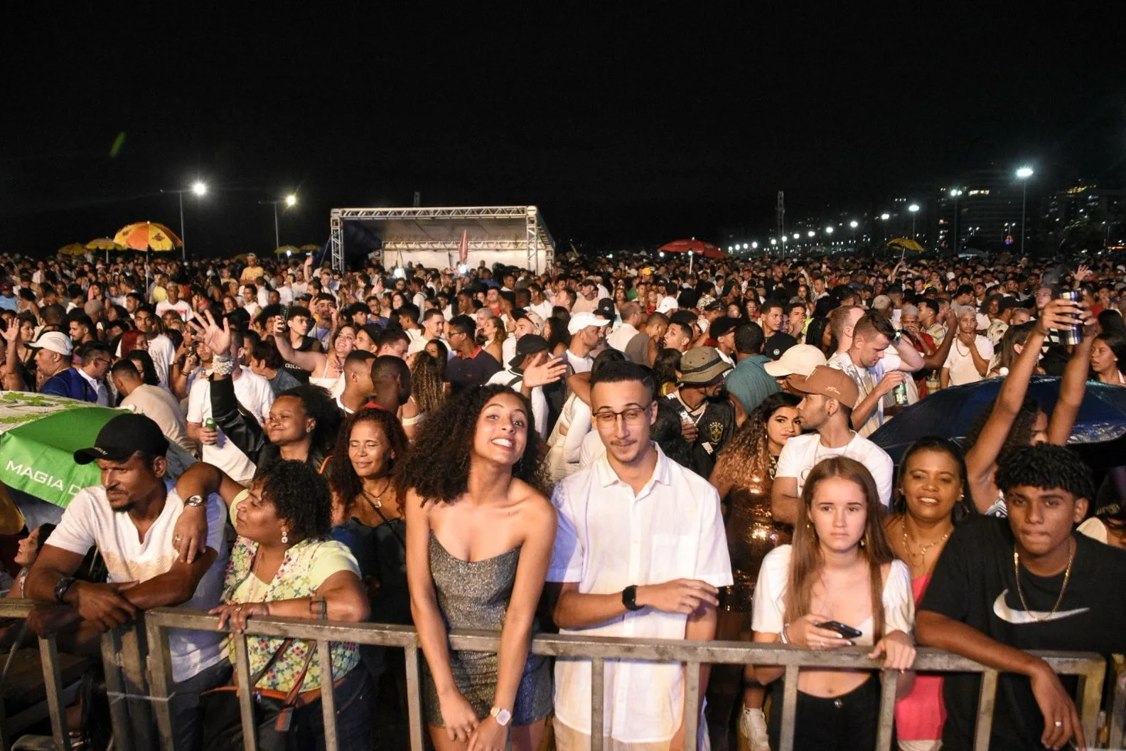 Show da virada - Praia de Camburi -Alemão do Forró