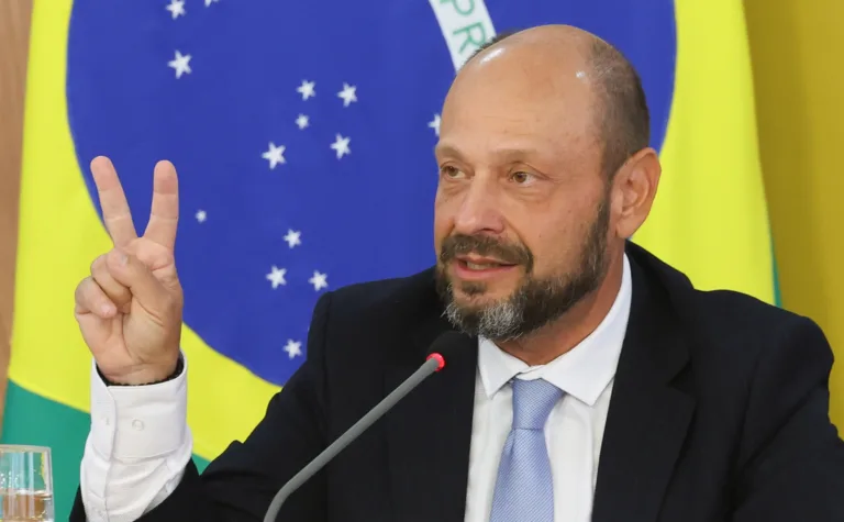 O presidente do INSS, Gilberto Waller, anunciou que 9 milhões de pessoas serão notificadas  sobre descontos associativos em seus benefícios. Crédito: Antônio Cruz/ Agência Brasil.