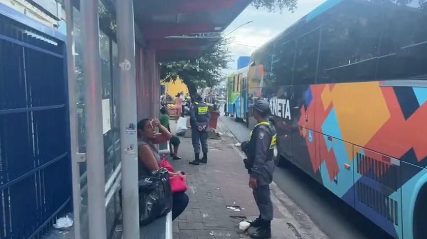 Acidente entre dois ônibus na Vila Rubim deixa feridos