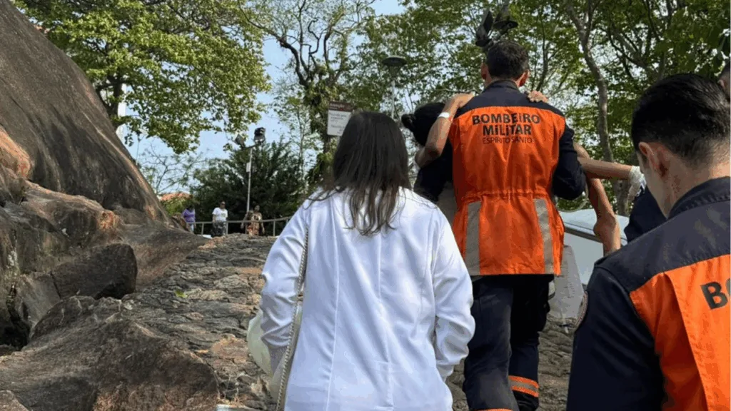 Paciente acamada realiza sonho de conhecer o Convento da Penha