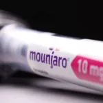 Imagem mostra medicamento Monjauro.