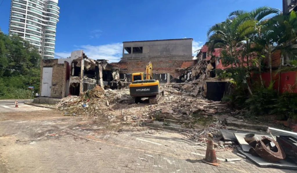Demolição de boate marca início das obras no Morro do Moreno. Foto: Divulgação/ Prefeitura de Vila Velha Demolição de boate marca início das obras no Morro do Moreno. Foto: Divulgação/ Prefeitura de Vila Velha