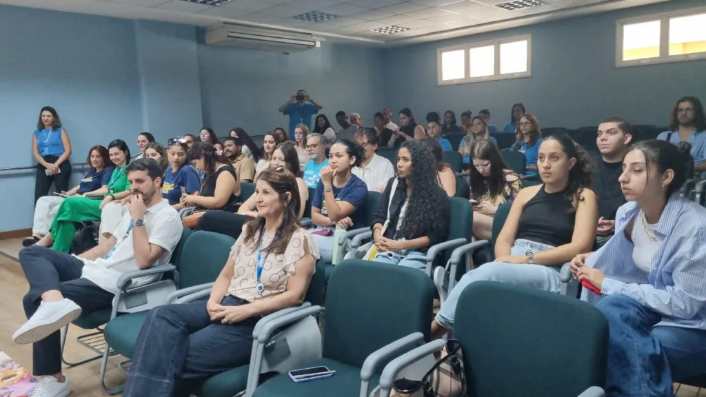 Desfile de moda com idosos na Faesa