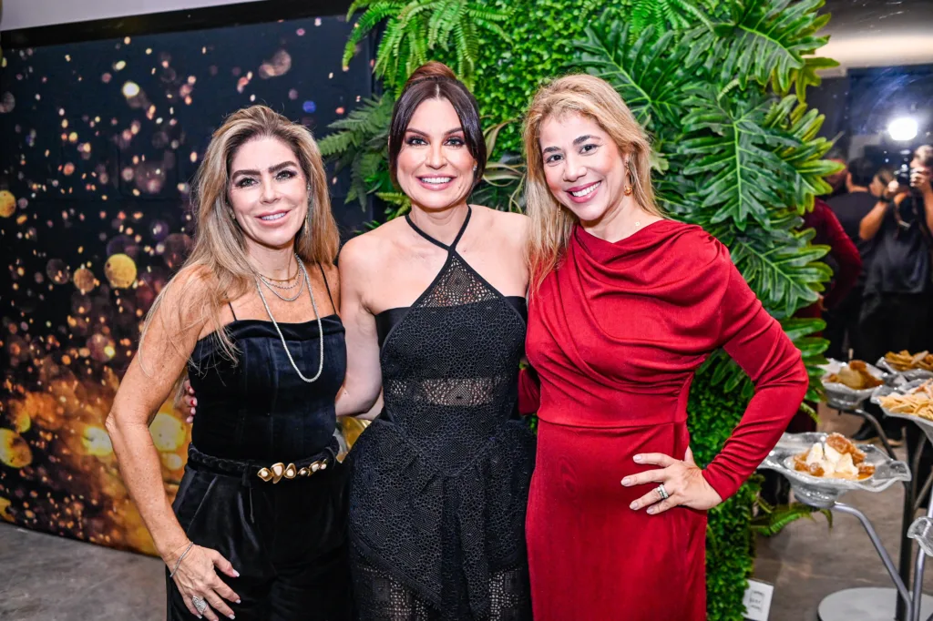 Na festa de Debora Veronez: Ana Paula Rody e Roberta Camata (Foto: Arthur Louzada)