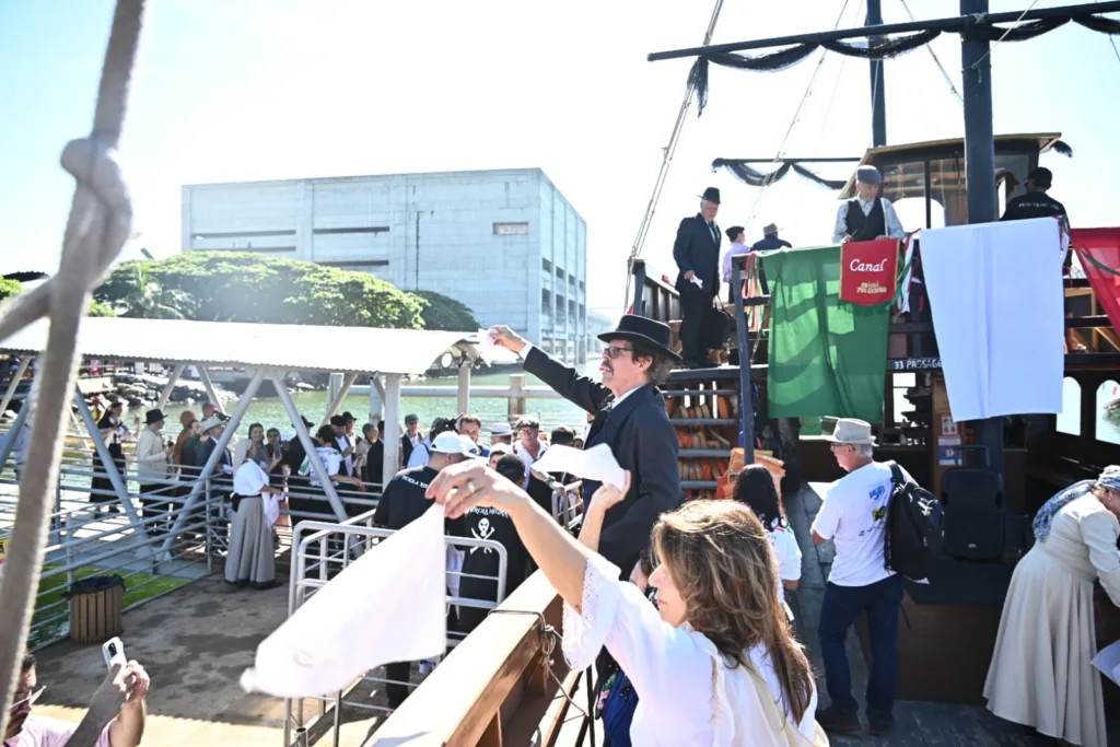 cortejo marítimo da programação dos 150 anos da imigração italian