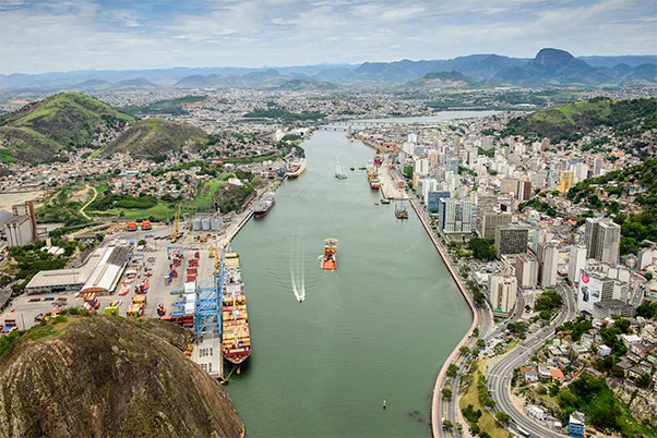Importações sobem 31,3% e corrente de comércio capixaba alcança US$ 6,71 bilhões em 2025