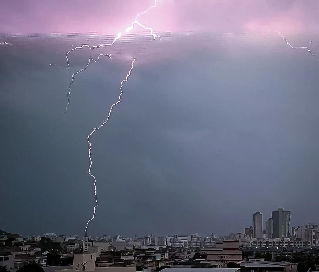 Raios no céu do Espírito Santo