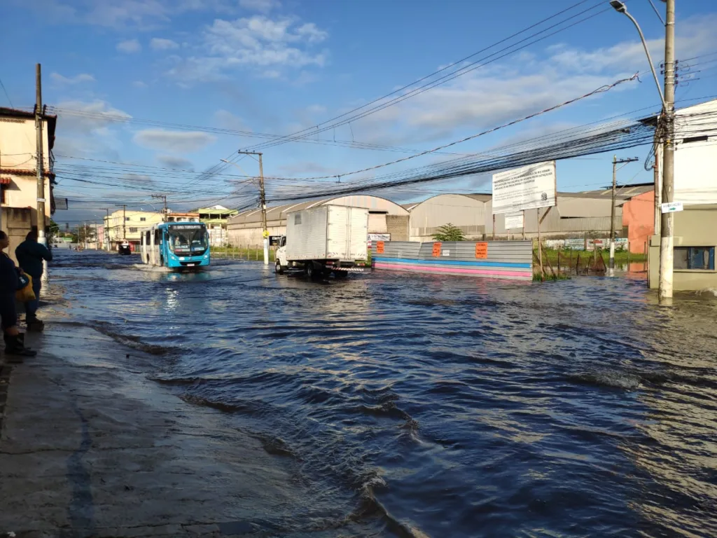 Rua alagada Cobilândia