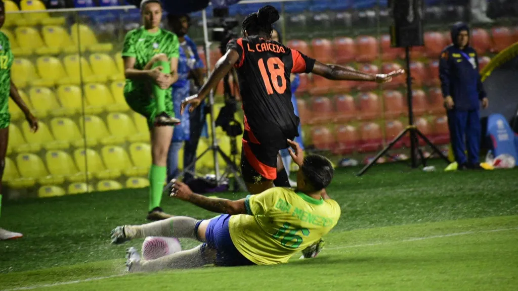Amistoso Brasil x Colômbia, estádio Kleber Andrade. Tarciane
