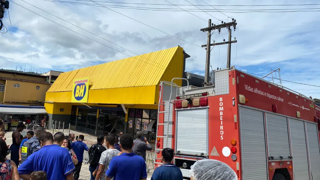 Supermercado BH desaba em Paul, Vila Velha
