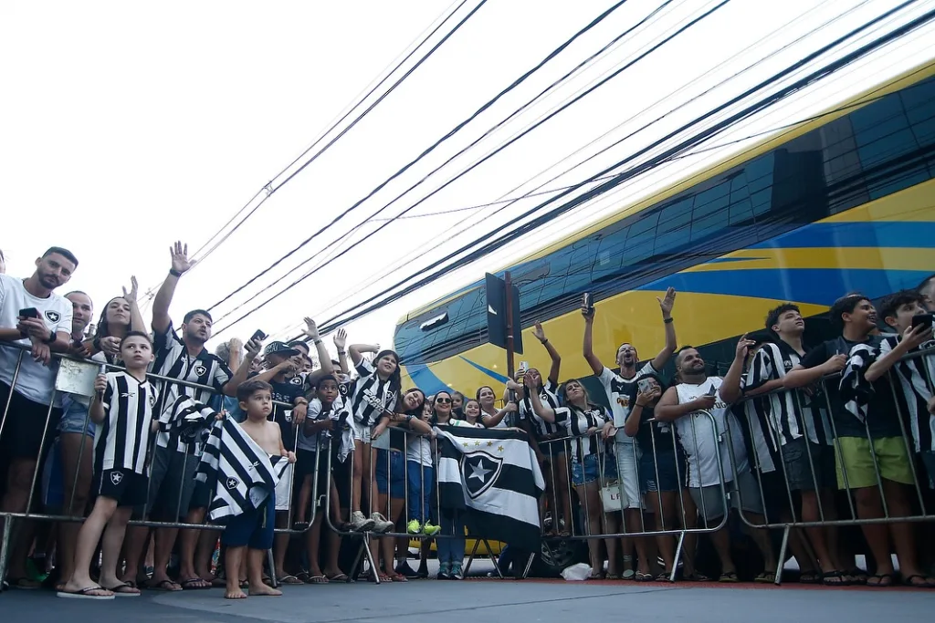 Chegada do Botafogo ao ES para jogo no Kleber Andrade